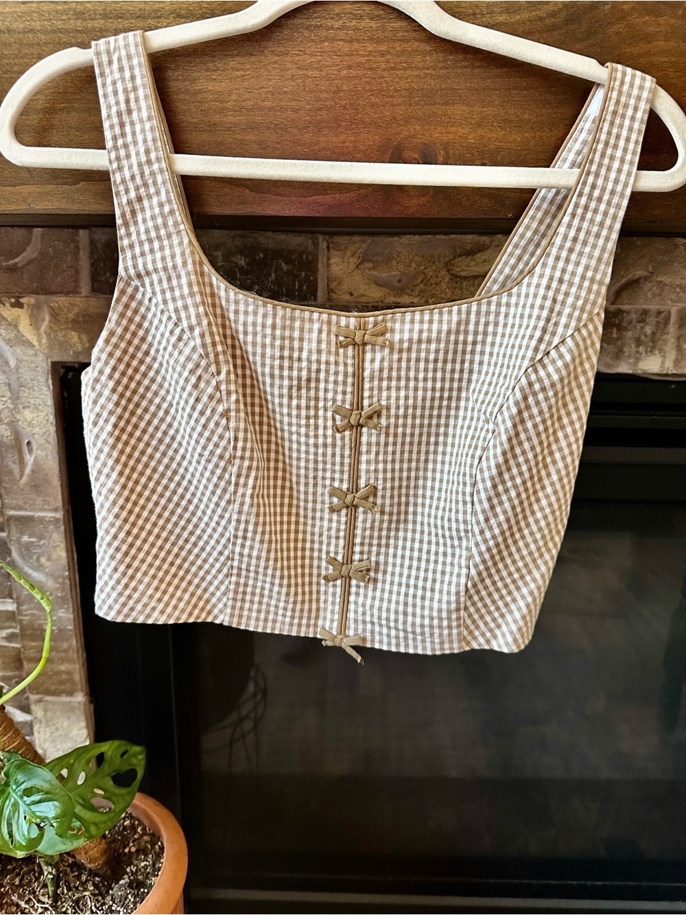 Neutral Gingham Bow-Front Crop Tank Top. NWT